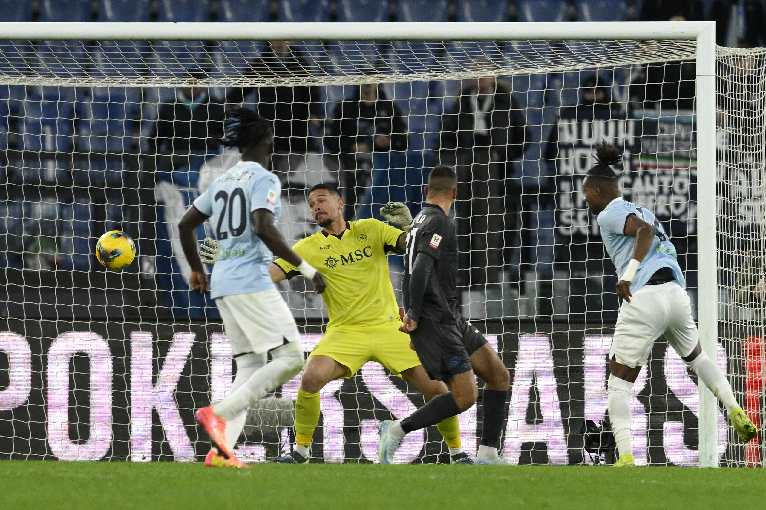 关于那不勒斯主场击败热那亚，继续领跑的信息