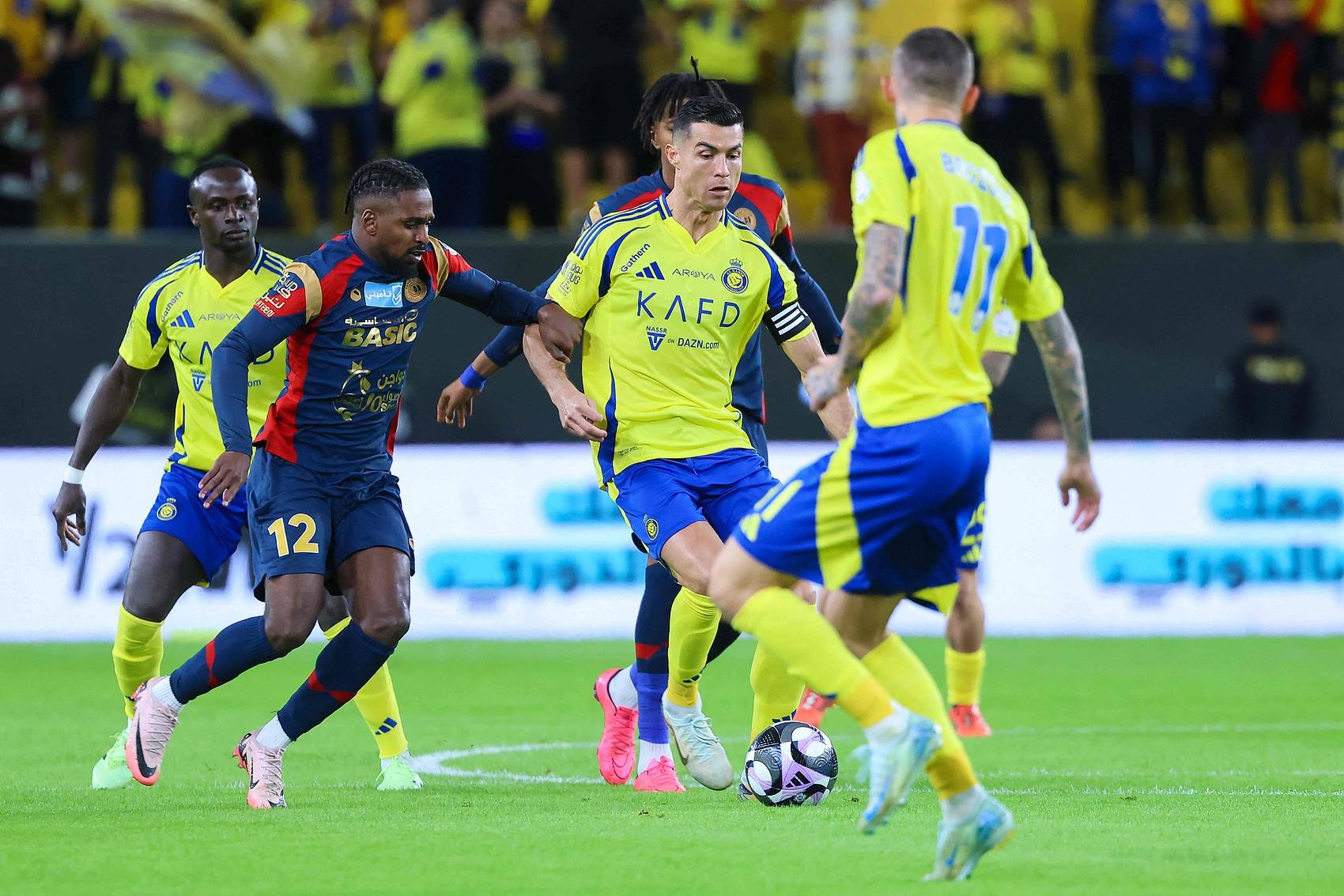 柏林赫塔主场大胜沙尔克，取得胜利