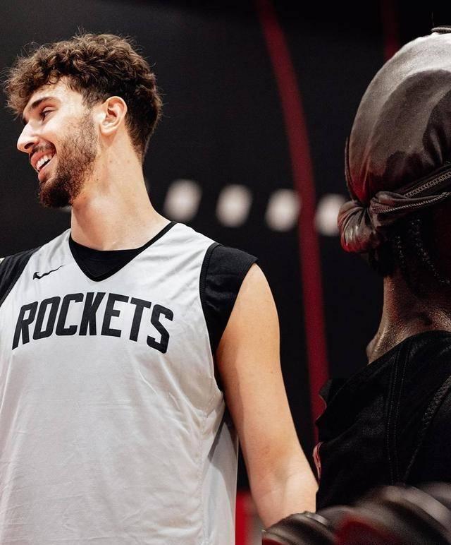 新赛季拉开帷幕，球员个个斗志昂扬，豪言夺冠的简单介绍