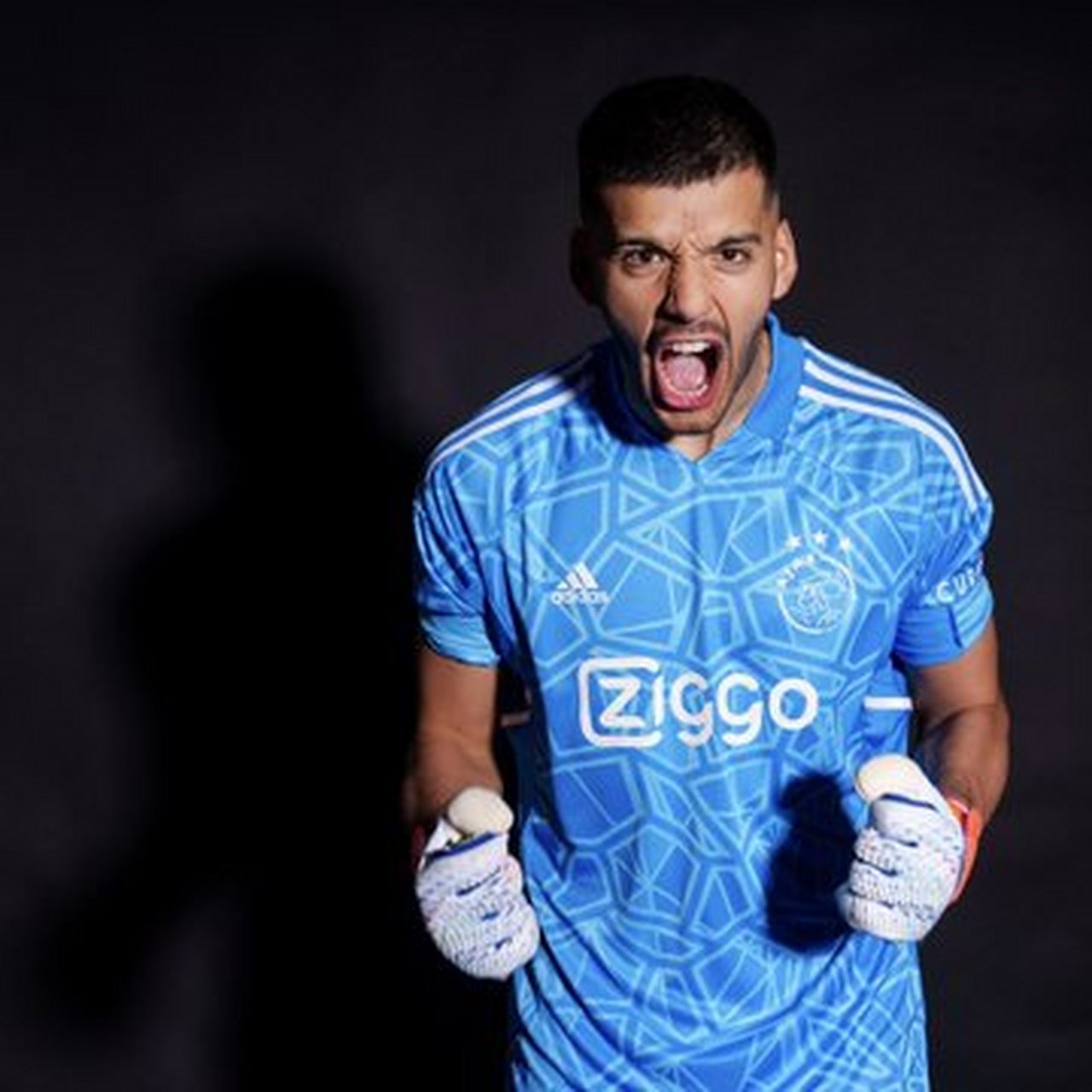 关于阿贾克斯错失单刀球，格列兹曼门将神勇扑救成最大功臣！的信息