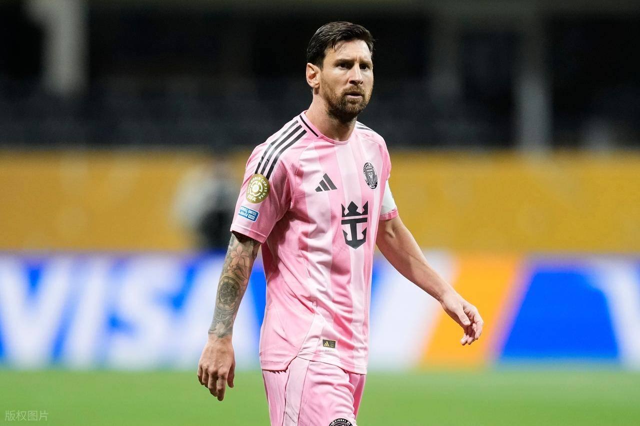 梅西开场5分钟连进两球，热刺防线形同虚设！的简单介绍